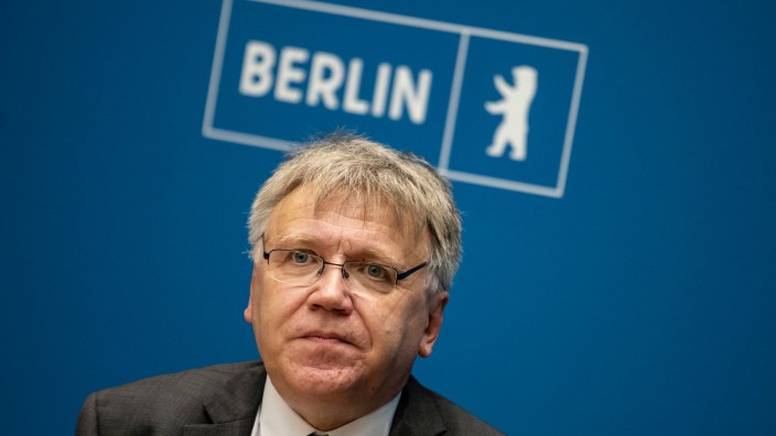 Wahlen - Berlin: Stephan Bröchler, neuer Landeswahlleiter, nimmt an der Pressekonferenz teil. Foto: Fabian Sommer/dpa/Archivbild