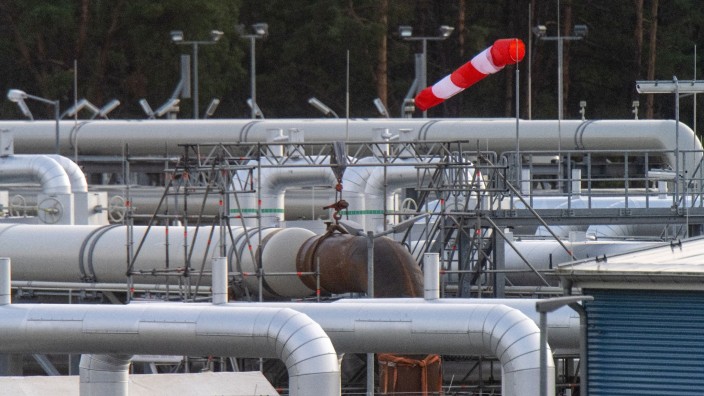 Regierung - Schwerin: Am Pipeline-Knotenpunkt in Lubmin wird angesichts fehlender Gaslieferungen aus Russland derzeit umgebaut. Foto: Stefan Sauer/dpa