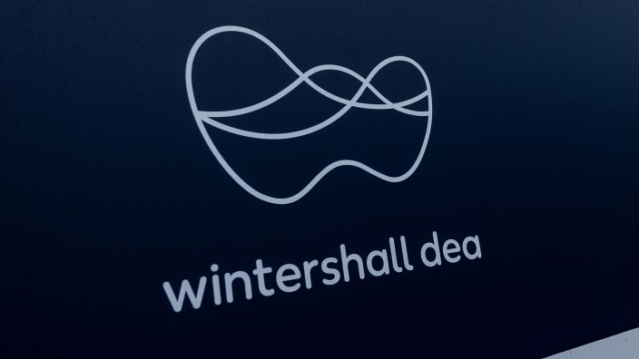 Energie - Wilhelmshaven: Das Logo des Gas- und Ölkonzerns Wintershall Dea. Foto: Swen Pförtner/dpa/Archivbild
