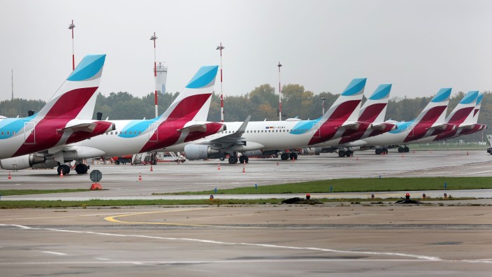 Luftverkehr - München-Flughafen: Abgestellte Maschinen der Fluggesellschaft Eurowings stehen auf dem Flughafen. Foto: Bodo Marks/Bodo Marks/dpa