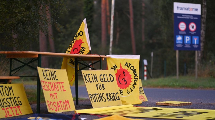 Atom - Lingen (Ems): Protest deutscher, niederländischer und russischer Umweltgruppen vor der Brennelementfertigungsanlage. Foto: Lars Klemmer/dpa/Archivbild