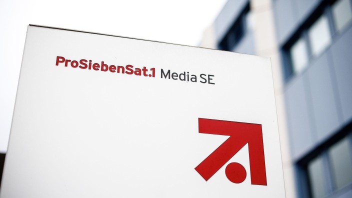 Medien - Unterföhring: Das Logo und der Schriftzug der "ProSiebenSat.1 Media SE" im Gewerbegebiet "Unterföhring Park". Foto: Matthias Balk/dpa/Archivbild