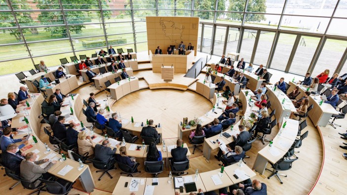 Landtag - Kiel: Der schleswig-holsteinische Landtag tagt bei einer Sitzung. Foto: Axel Heimken/dpa/Archivbild