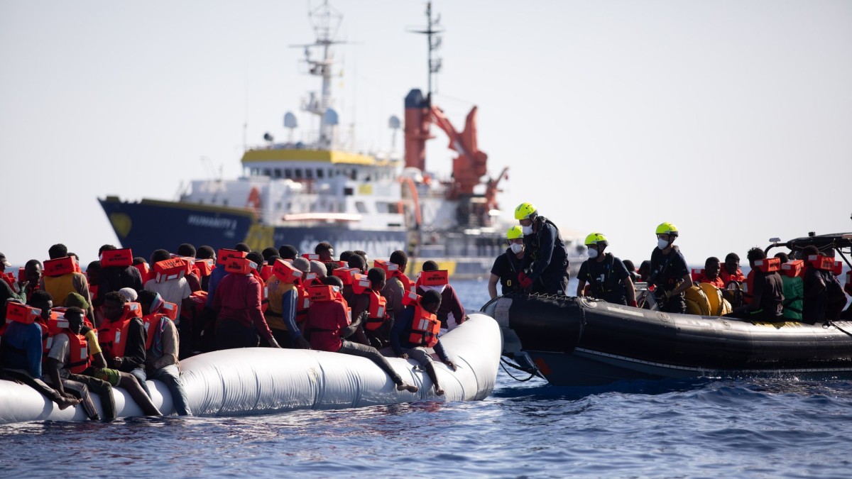 Rifugiati – scialuppe di salvataggio in mare: il governo federale ha risposto Italia – politica
