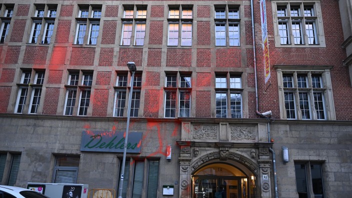 Klima - Berlin: Farbe ist an der Fassade der FDP Parteizentrale zu sehen. Foto: Britta Pedersen/dpa