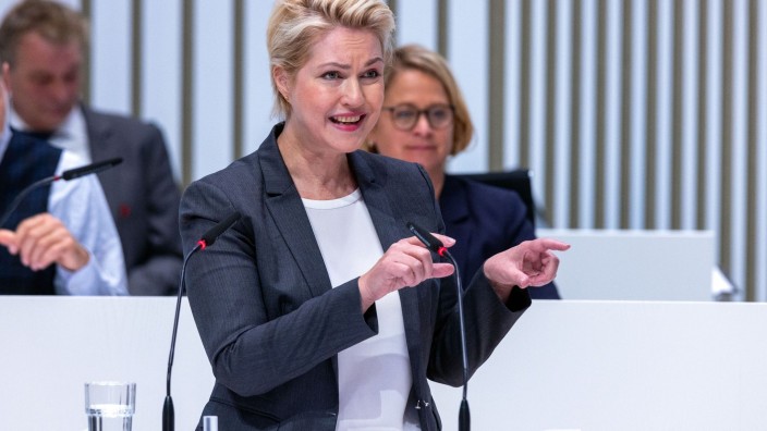 Landtag - Schwerin: Manuela Schwesig (SPD), Ministerpräsidentin von Mecklenburg-Vorpommern. Foto: Jens Büttner/dpa/Archivbild