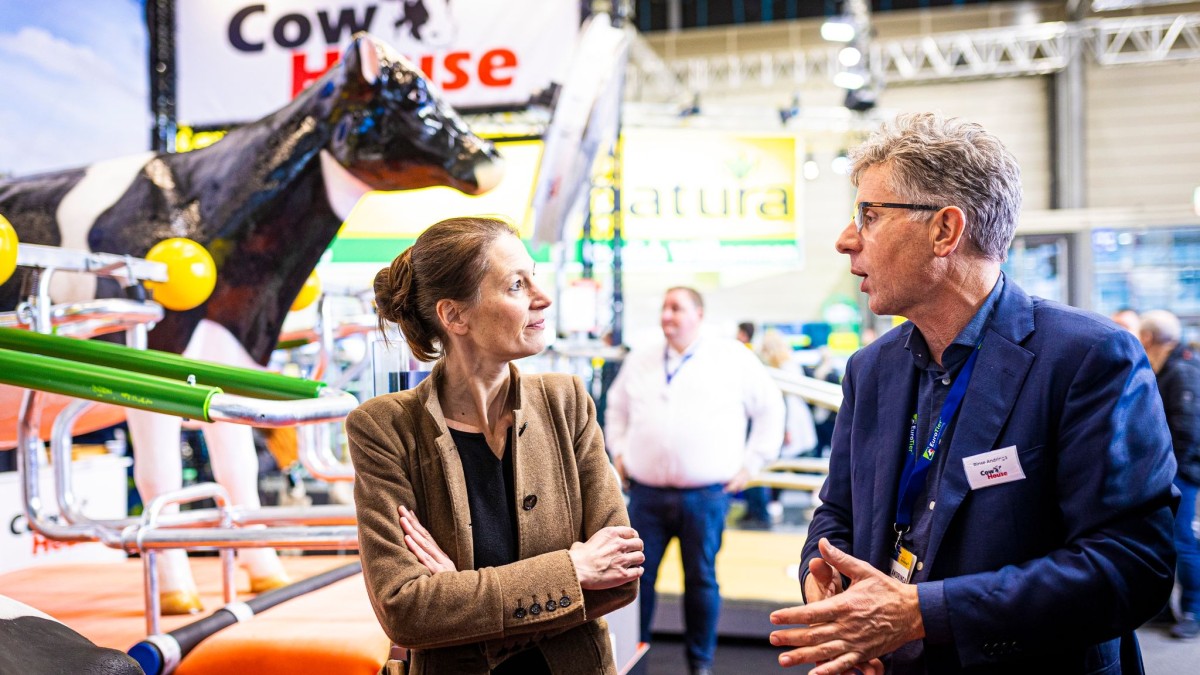 Landbouw – Hannover – De minister van Landbouw bezoekt de vakbeurs “Eurotier” in Hannover – Economie