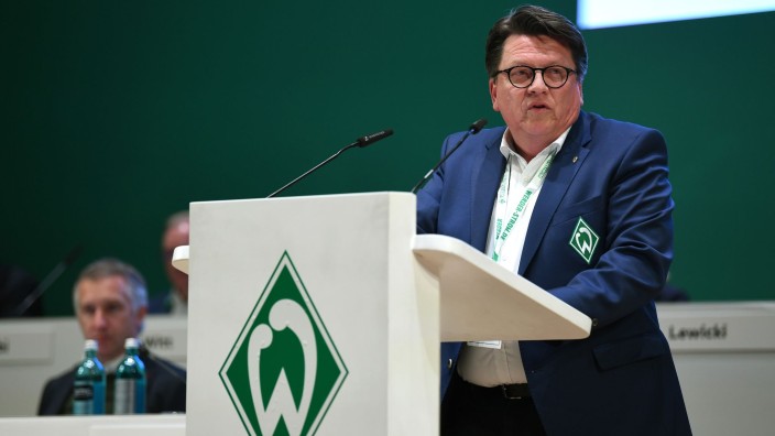 Fußball - Bremen: Hubertus Hess-Grunewald, Präsident von Werder Bremen, spricht bei der Mitgliederversammlung. Foto: Carmen Jaspersen/dpa