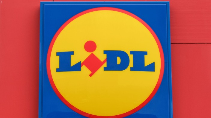 Verbraucher - Heilbronn: Das Logo von Lidl hängt am Eingang des Discounters. Foto: Jens Kalaene/dpa-Zentralbild/dpa/Symbolbild