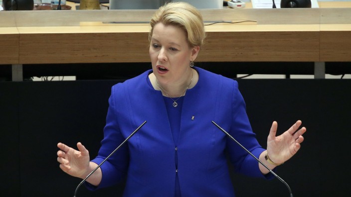 Parteien - Berlin: Franziska Giffey (SPD), Regierende Bürgermeisterin, spricht im Berliner Abgeordnetenhaus. Foto: Wolfgang Kumm/dpa