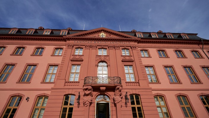 Landtag - Mainz: Die Fassade des Landtags Rheinland-Pfalz. Foto: Sascha Ditscher/dpa/Symbolbild