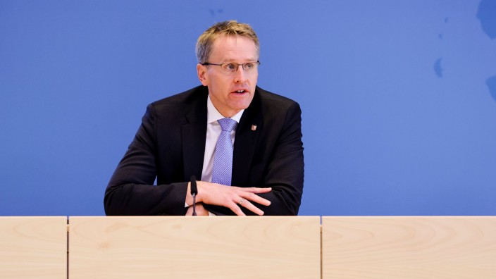 Klima - Nutteln: Schleswig-Holsteins Ministerpräsident Daniel Günther (CDU) spricht. Foto: Frank Molter/dpa/Archivbild