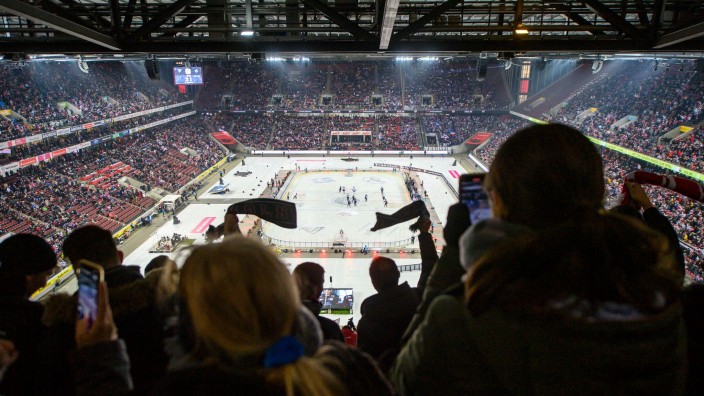 Eishockey - Köln: Blick über die Arena. Foto: Christopher Neundorf/Kirchner-Media/dpa