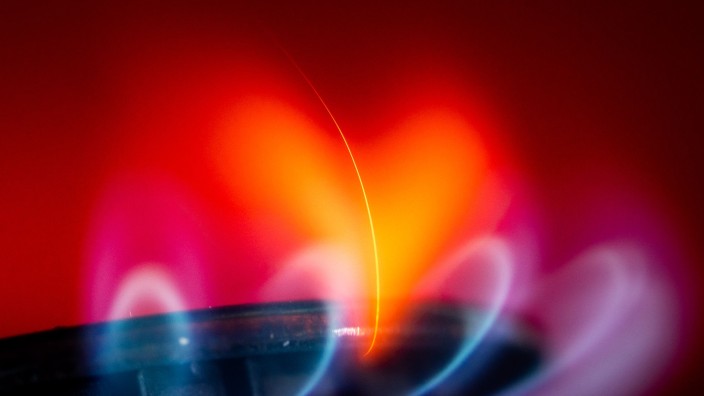 Energie - Mannheim: Die Flamme eines Gasherdes brennt in einer Küche. Foto: Frank Rumpenhorst/dpa/Symbolbild
