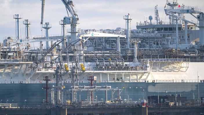 Energie - Wilhelmshaven: Das mit verflüssigtem Erdgas beladene Tankschiff "Maria Energy". Foto: Sina Schuldt/dpa