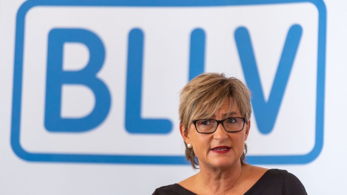 Bildung - Bad Staffelstein: Simone Fleischmann, Präsidentin des BLLV, spricht während einer Pressekonferenz. Foto: Peter Kneffel/dpa/Archivbild