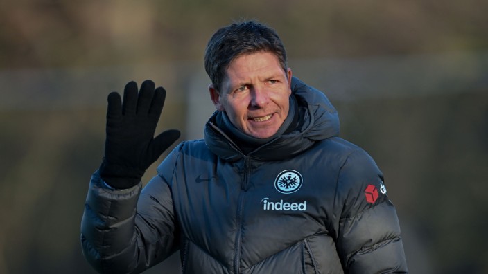 Fußball - Frankfurt am Main: Eintracht Frankfurts Cheftrainer Oliver Glasner. Foto: Arne Dedert/dpa