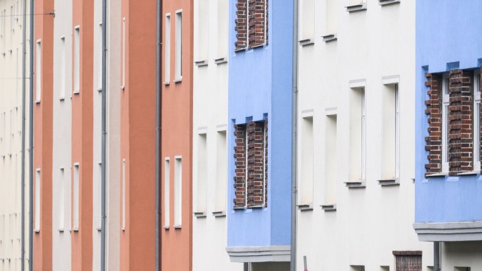Senat - Hamburg: Blick auf Mehrfamilienhäuser in der Innenstadt. Foto: Julian Stratenschulte/dpa/Symbolbild
