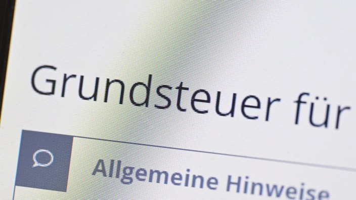Steuern - Schwerin: Das Wort Grundsteuer erscheint auf einem Computerbildschirm auf der Seite des Online-Steuerportals Elster. Foto: Bernd Weißbrod/dpa
