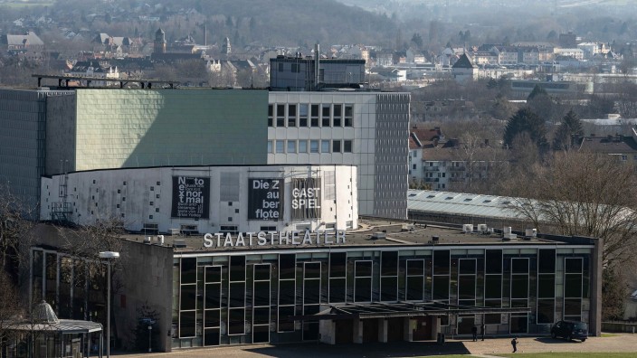 Theater - Wiesbaden: Blick auf das Staatstheater Kassel. Foto: Swen Pförtner/dpa