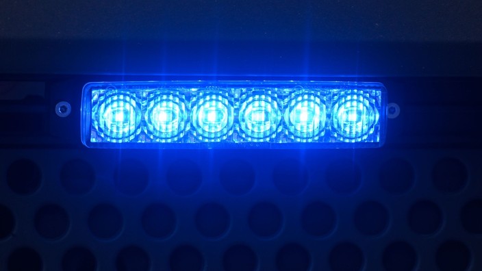 Verkehr - Kamenz: Blaulichter leuchten an einem Einsatzfahrzeug der Feuerwehr. Foto: Robert Michael/dpa-Zentralbild/ZB/Symbolbild