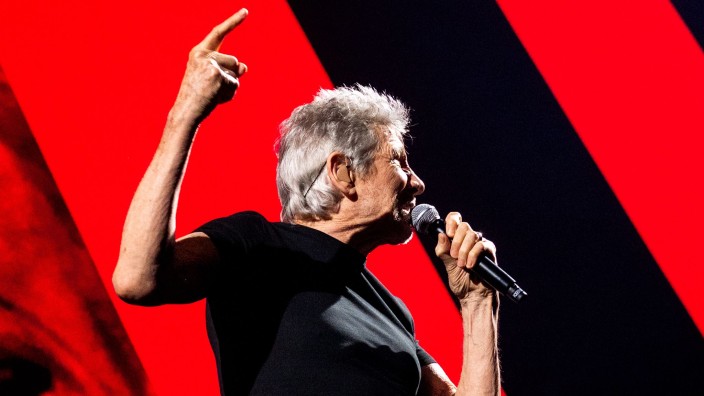 Kriminalität - Berlin: Roger Waters, Musiker, tritt zum Auftakt seiner Deutschland-Tour "This Is Not A Drill" in der Barclays Arena auf. Foto: Daniel Bockwoldt/dpa