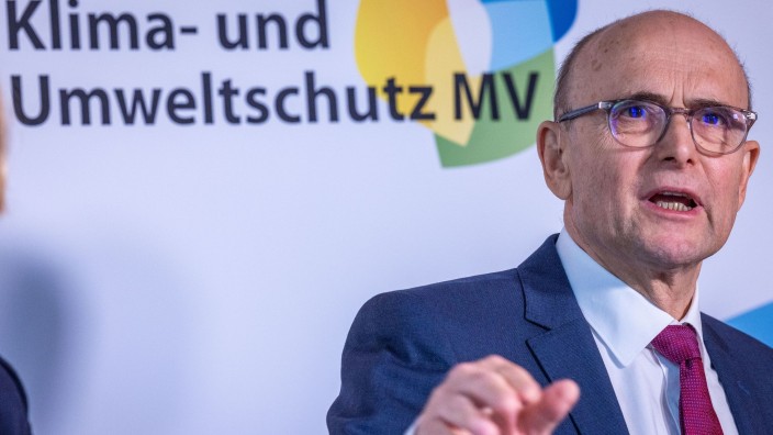 Energie - Schwerin: Erwin Sellering, Vorstandsvorsitzender der Klimastiftung MV, spricht. Foto: Jens Büttner/dpa/Archiv