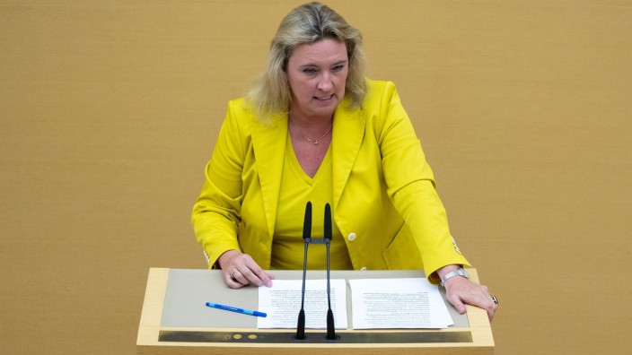 Landtag - Landtag München: Kerstin Schreyer (CSU), ehemalige bayerische Ministerin für Wohnen, Bau und Verkehr, spricht. Foto: Sven Hoppe/dpa