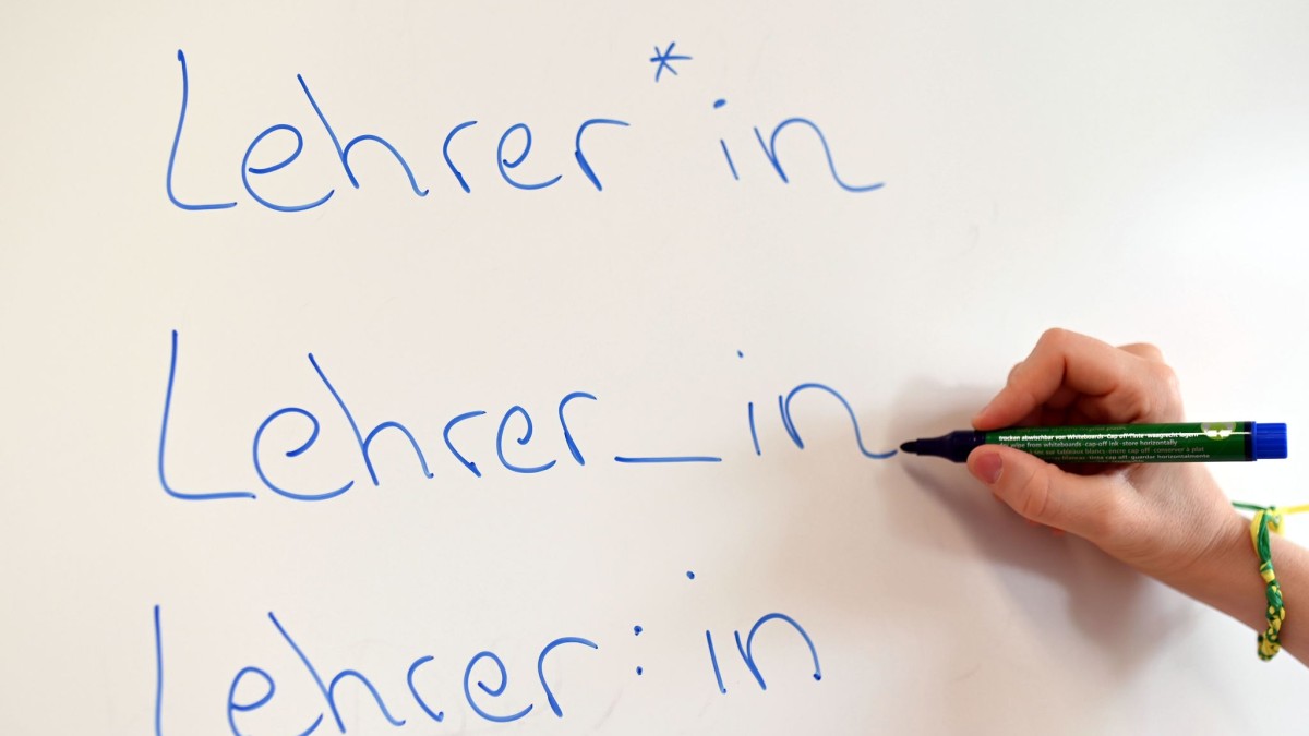 German Spelling Council Chairman Voices Concerns over Lower Saxony Allowing Exam Modifications