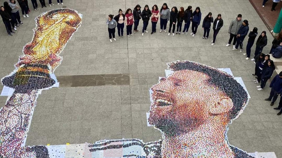 Fútbol – Estudiantes argentinos honran a Messi con un mosaico – deporte