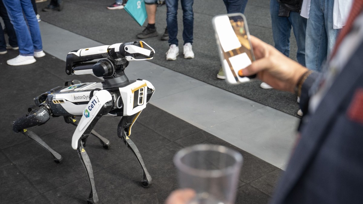 Commerce – Otto Group acquires robots from Boston Dynamics – Economics