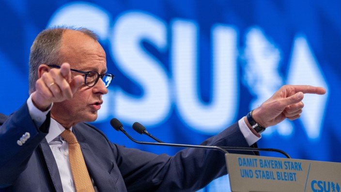 Parteien - München: CDU-Chef Friedrich Merz spricht auf dem Parteitag der CSU. Foto: Peter Kneffel/dpa