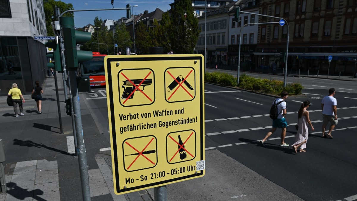 Frankfurt Introduces Weapons Ban Zone to Curb Knife Offenses in Bahnhofsviertel