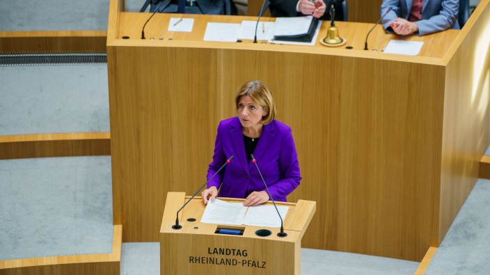Migration - Mainz: Malu Dreyer (SPD), Ministerpräsidentin von Rheinland-Pfalz, spricht im Landtag. Foto: Andreas Arnold/dpa