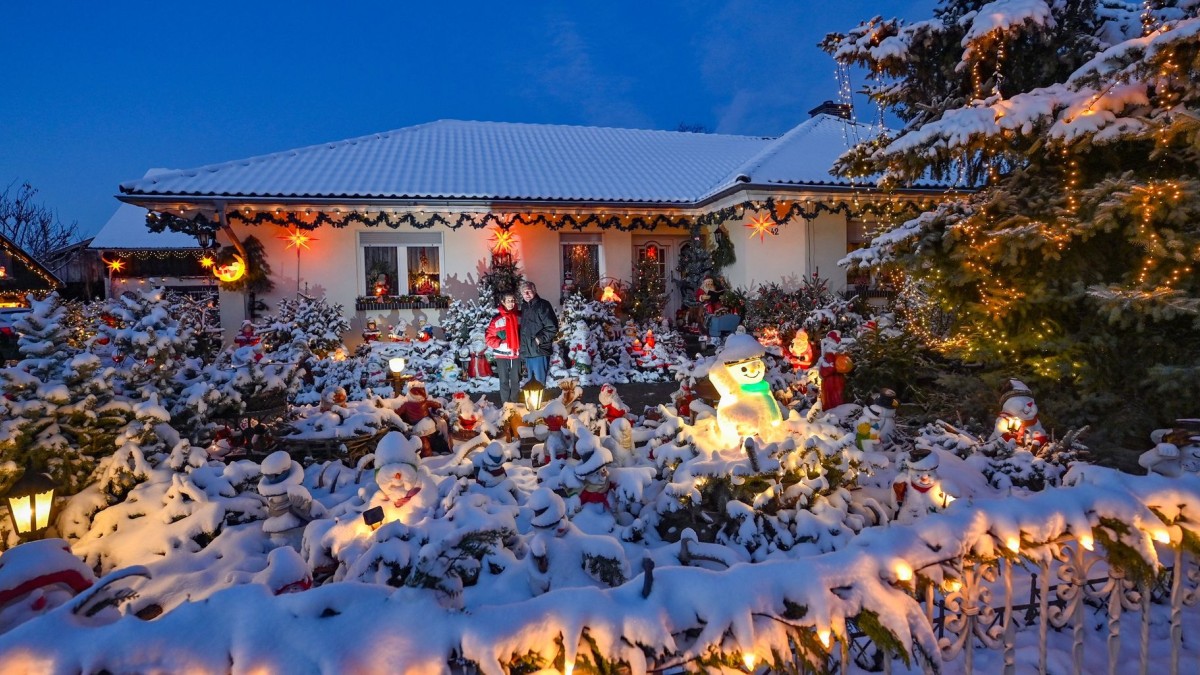 Christmas houses shine – hundreds of figures in the garden
