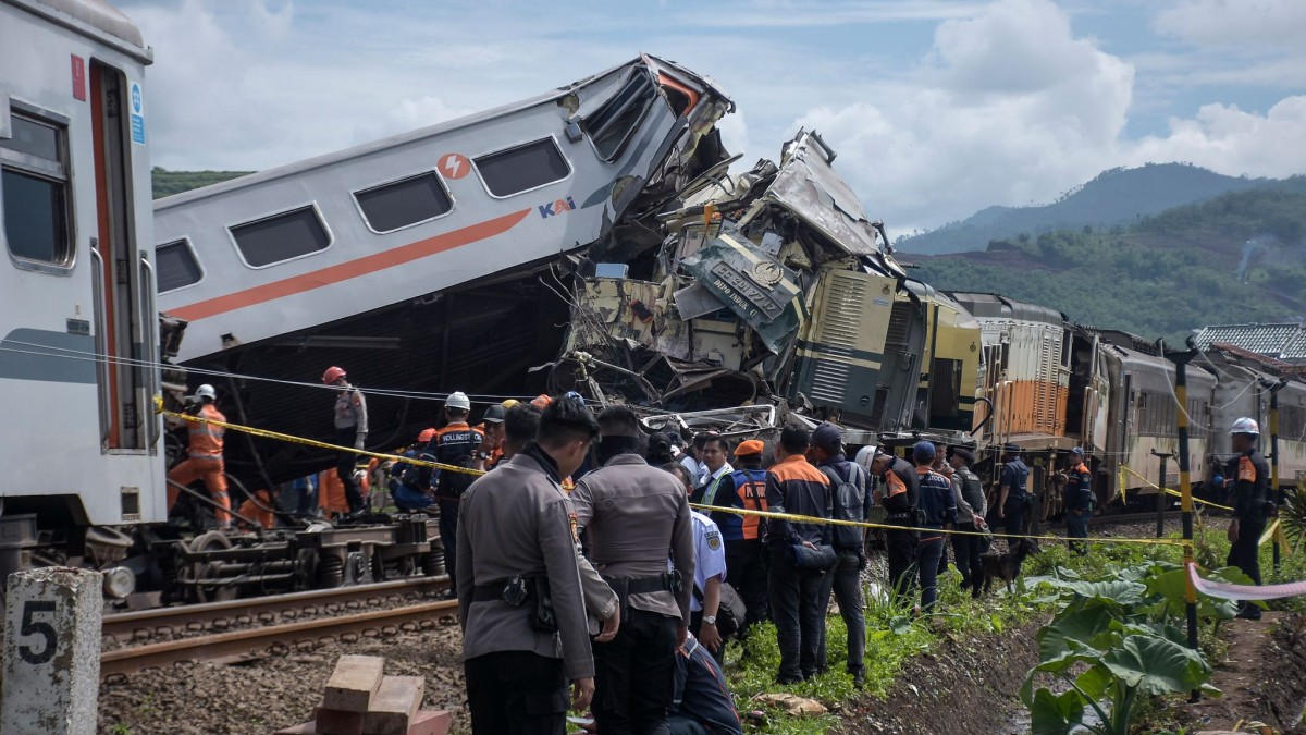 Kecelakaan – Kecelakaan kereta api serius di Indonesia – Sedikitnya empat orang tewas – Panorama