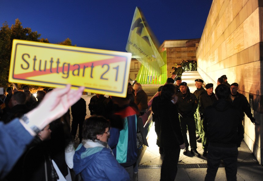 Stuttgart 21 Gegner protestieren