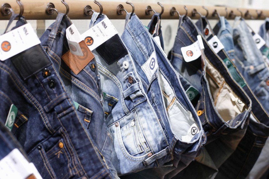 Die Modebranche könnte die steigenden Baumwollpreise bald auf Jeans und Co. aufschlagen.