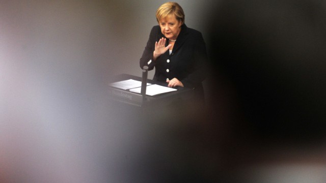 Kanzlerin kämpft für Stuttgart 21: Angela Merkel nutzte die Haushaltsdebatte im Bundestag für eine Ankündigung: Die Landtagswahl in Baden-Württemberg werde zur Volksabstimmung über das Bahn-Projekt Stuttgart 21.