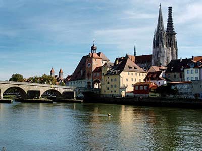 Steinerne Brücke in Regensburg, dpa