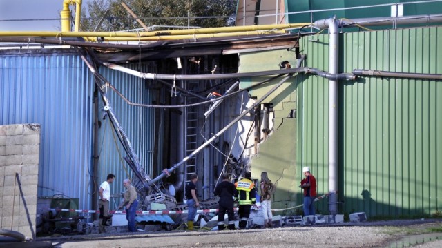 Eichenried: Der Ort der Explosion auf dem Gelände einer Firma in Eichenried: Bei einer Verpuffung explodierte der Fermenter der Biogasanlage.