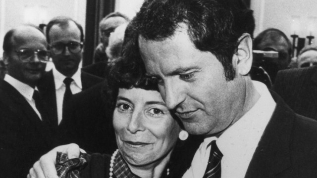 Uwe Barschel mit seiner Frau Freya nach der Wahl, 1982