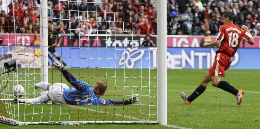 Bayern Munich's Klose scores goal past Mainz 05's goalkeeper Wetklo during German Bundesliga soccer match in Munich