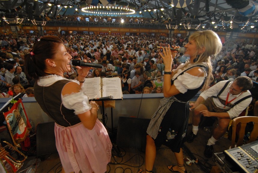 Sängerinnen auf dem Münchner Oktoberfest, 2009