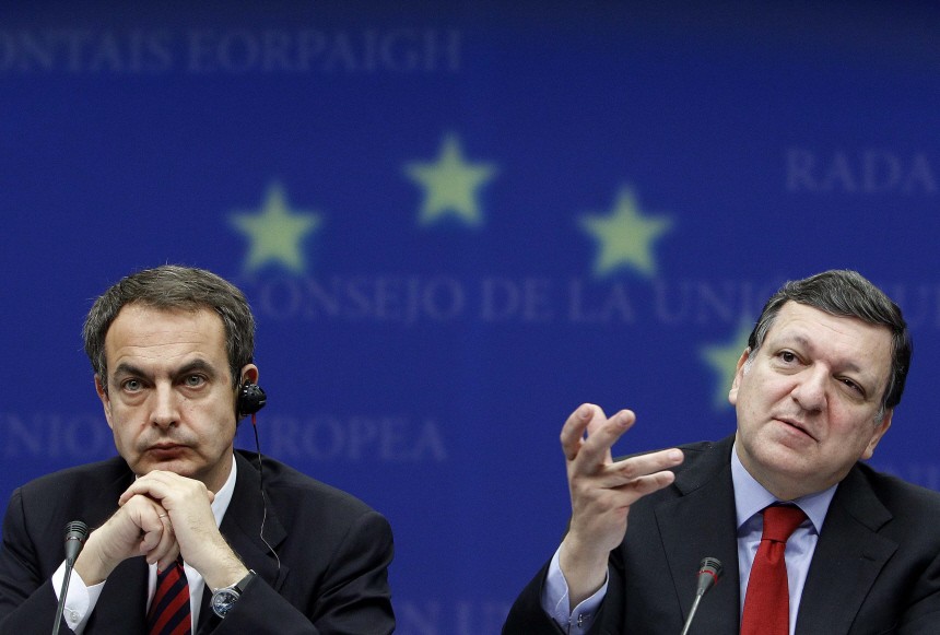 EC President Barroso and Spain's PM Zapatero hold a news conference after a meeting of social partners ahead of a European Union leaders summit in Brussels