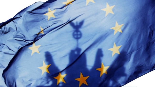 Vereinigte Staaten von Europa: Der Weg zur politischen Union Europas ist eingeschlagen - doch die Bürger sollten darüber entscheiden, ob sie ihn gehen wollen.