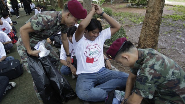 Erziehungslager gegen Bandenkriminalitaet in Thailand