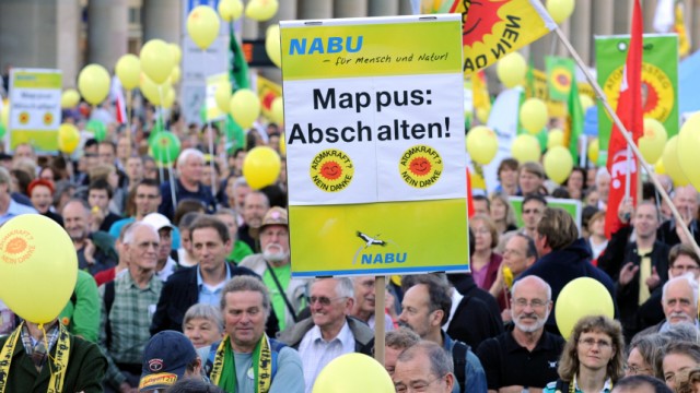 Atomkraftgegner demonstrieren in Stuttgart