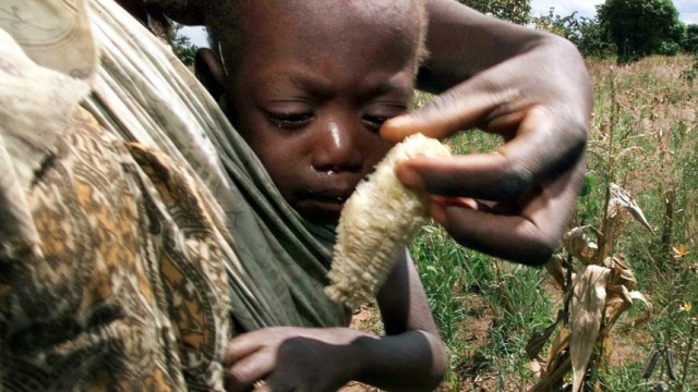 Hungerndes Kind in Malawi