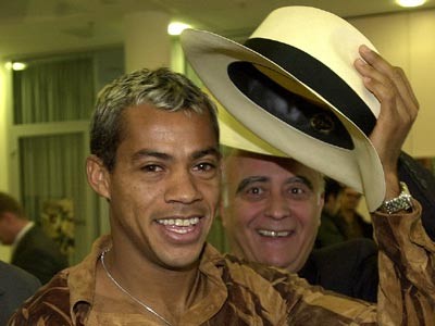 Fußball-Profi Marcelinho mit Panama-Hut, ddp